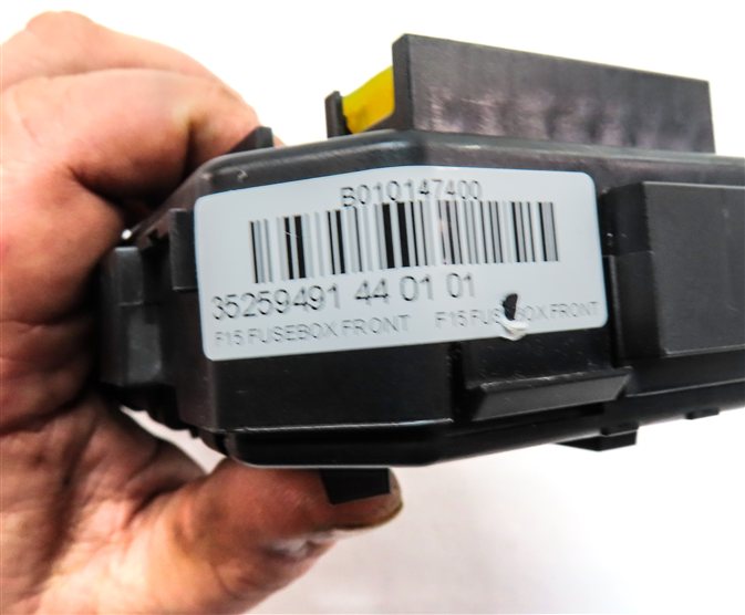 Thumbnail 6: 2015 BMW X5 (F15) 3.0L N55 FRONT POWER SUPPLY DISTRIBUTION FUSE RELAY BOX PANEL