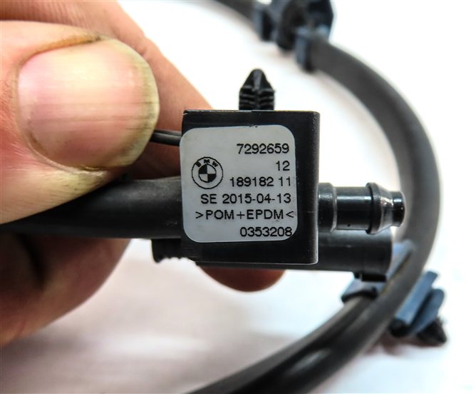 Thumbnail 4: 2015 BMW X5 (F15) WINDSHIELD WIPER WASHER SPRAY NOZZLE ASSEMBLY