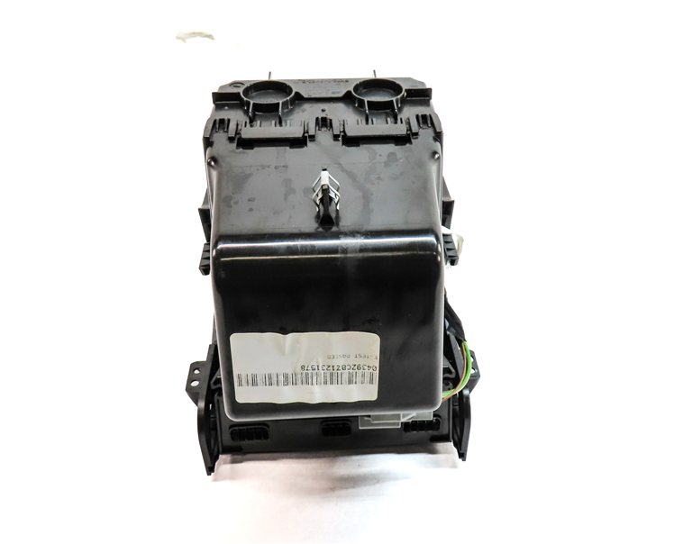Thumbnail 8: 2016 ROVER DISCOVERY SPORT (L550) FRONT CENTER CONSOLE CUPHOLDER w/12V SOCKET