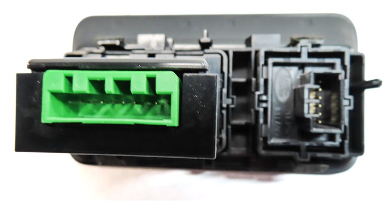 Thumbnail 8: 2016 LAND ROVER DISCOVERY SPORT (L550) REAR TRUNK HATCH LID RELEASE SWITCH