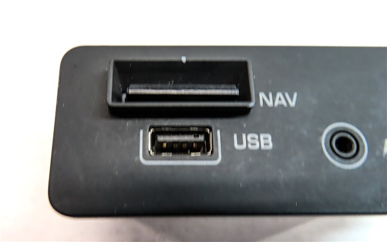 Thumbnail 8: 2016 ROVER DISCOVERY SPORT (L550) AUX IN USB NAVI 12V POWER SOCKET PORT PANEL