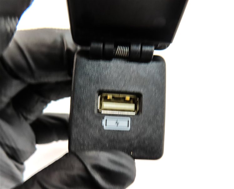 Thumbnail 6: 2016 LAND ROVER DISCOVERY SPORT (L550) USB PLUG PORT SOCKET PANEL