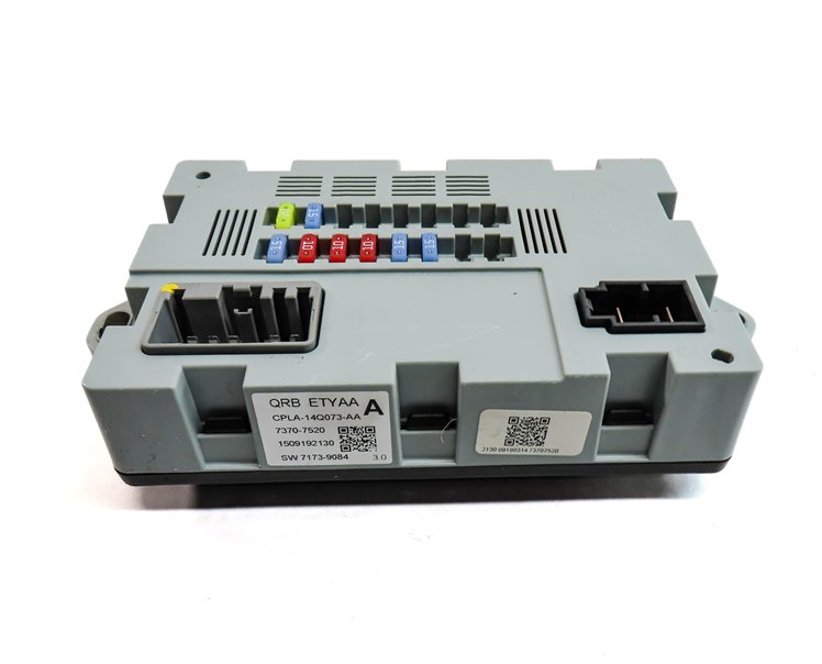 Thumbnail 4: 2016 LAND ROVER DISCOVERY SPORT (L550) 2.0L (204PT) CABIN FUSE RELAY BOX