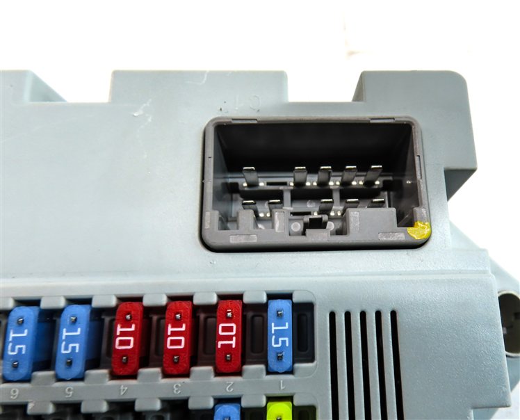 Thumbnail 7: 2016 LAND ROVER DISCOVERY SPORT (L550) 2.0L (204PT) CABIN FUSE RELAY BOX