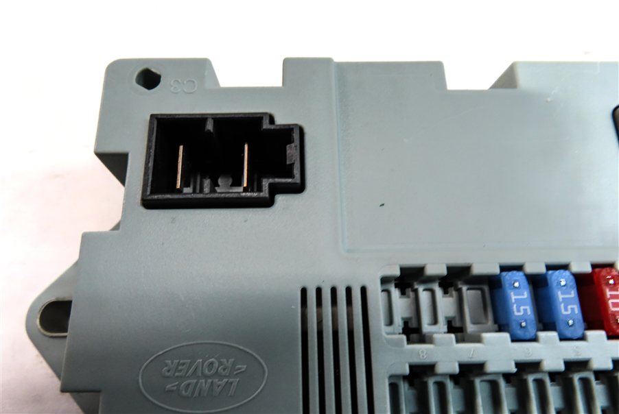Thumbnail 8: 2016 LAND ROVER DISCOVERY SPORT (L550) 2.0L (204PT) CABIN FUSE RELAY BOX