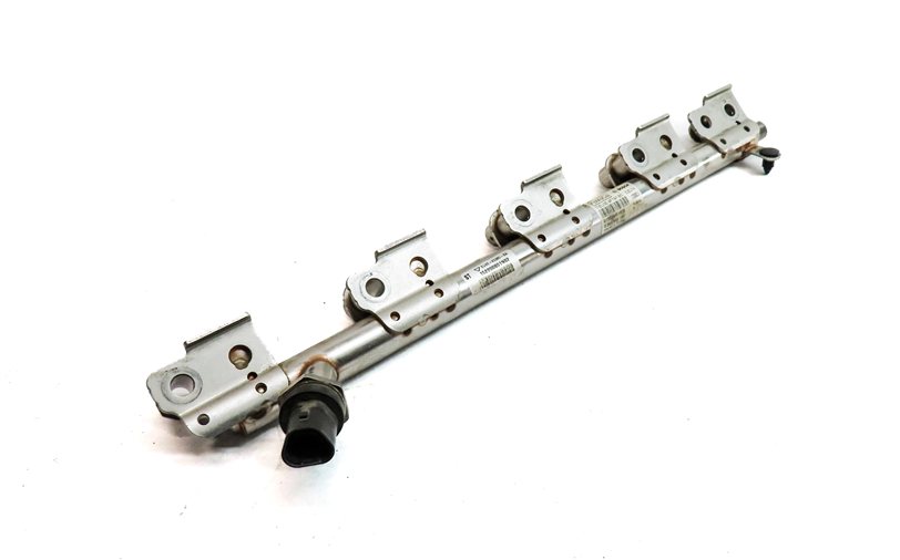 Thumbnail 3: 2016 LAND ROVER DISCOVERY SPORT (L550) 2.0L (204PT) ENGINE FUEL INJECTOR RAIL