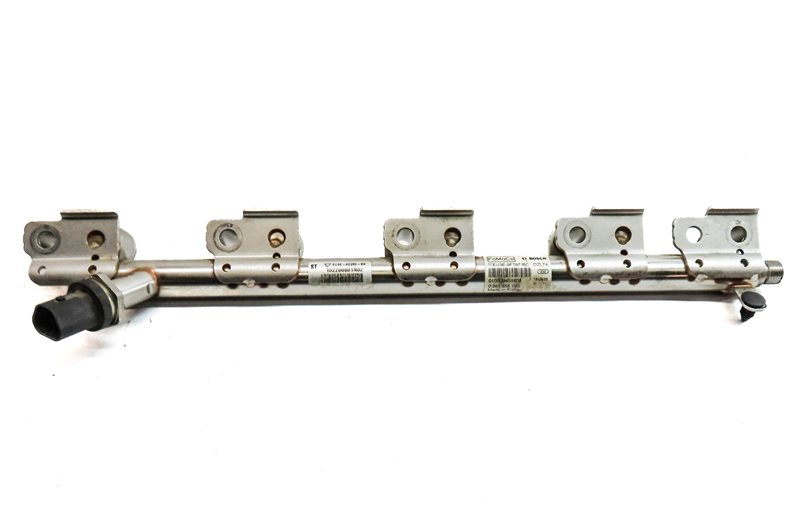 Thumbnail 4: 2016 LAND ROVER DISCOVERY SPORT (L550) 2.0L (204PT) ENGINE FUEL INJECTOR RAIL
