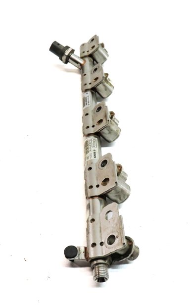 Thumbnail 5: 2016 LAND ROVER DISCOVERY SPORT (L550) 2.0L (204PT) ENGINE FUEL INJECTOR RAIL