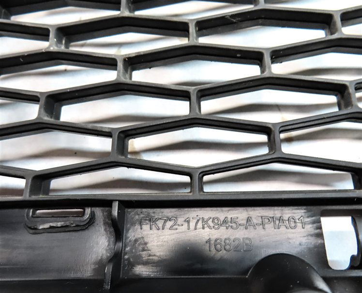 Thumbnail 8: 2016 LAND ROVER DISCOVERY SPORT (L550) FRONT LOWER BUMPER TRIM VENT GRILLE