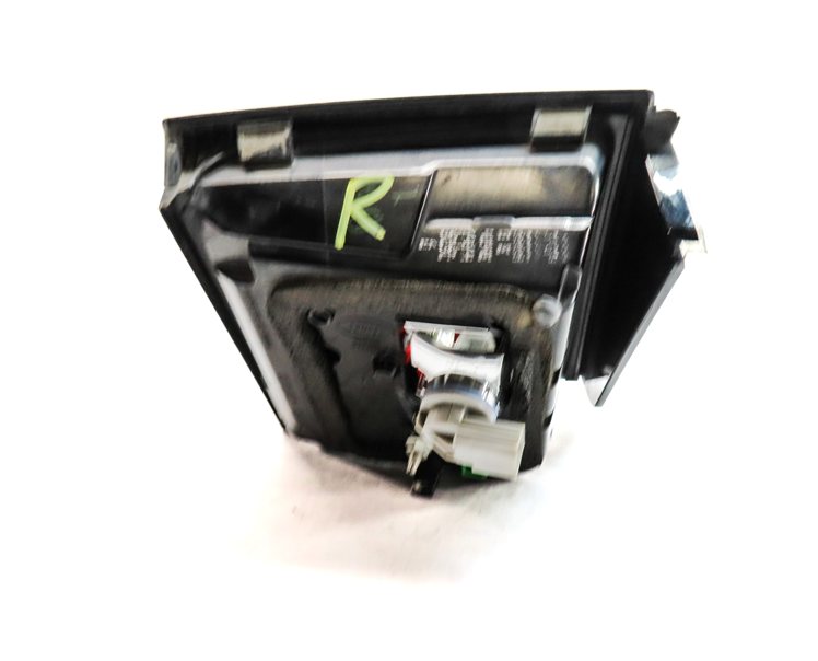 Thumbnail 4: 15-19 LAND ROVER DISCOVERY SPORT (L550) RIGHT REAR INNER TAILLIGHT LIGHT LAMP