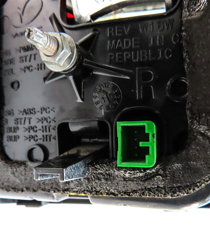 Thumbnail 9: 15-19 LAND ROVER DISCOVERY SPORT (L550) RIGHT REAR INNER TAILLIGHT LIGHT LAMP