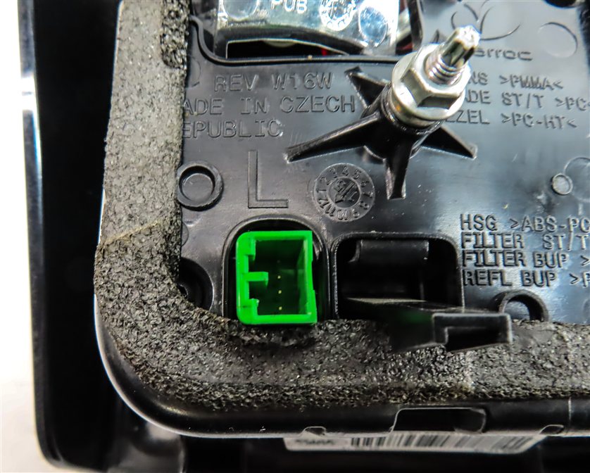 Thumbnail 8: 2015-2019 LAND ROVER DISCOVERY SPORT (L550) LEFT REAR INNER TAILLIGHT LIGHT LAMP
