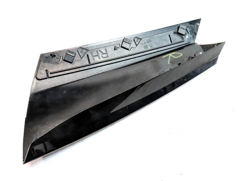 Thumbnail 8: 2016 LAND ROVER DISCOVERY SPORT (L550) REAR RIGHT D PILLAR TRIM MOULDING (BLACK)