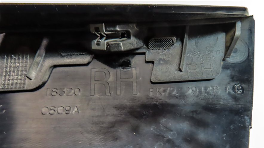 Thumbnail 9: 2016 LAND ROVER DISCOVERY SPORT (L550) REAR RIGHT D PILLAR TRIM MOULDING (BLACK)