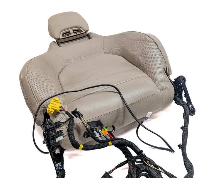 Thumbnail 2: 2015 MERCEDES E400 (A207) FRONT LEFT UPPER MEMORY HEAT VENT SEAT BACK (Beige)
