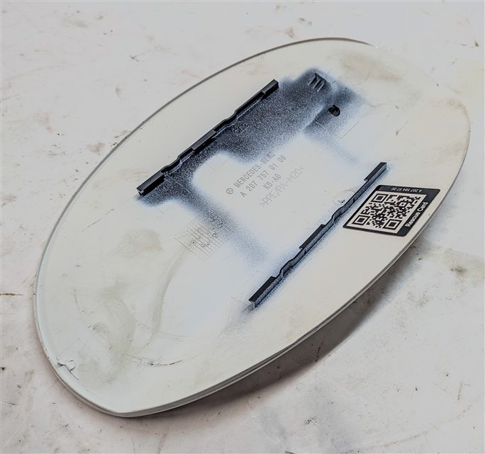 Thumbnail 4: 10-17 MERCEDES E-CLASS (W207) COUPE CONVERTIBLE FUEL TANK DOOR LID TRIM (White)