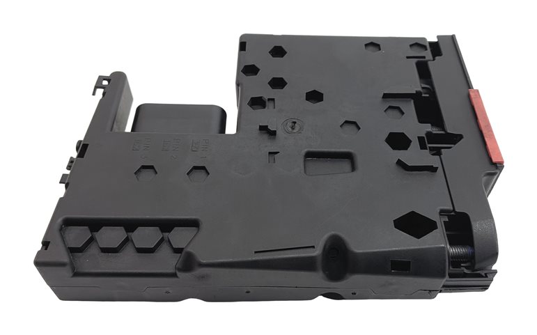 Thumbnail 5: 2015 MERCEDES E400 CONV (A207) 3.5L POSITIVE BATTERY TERMINAL POWER DISTRIBUTION