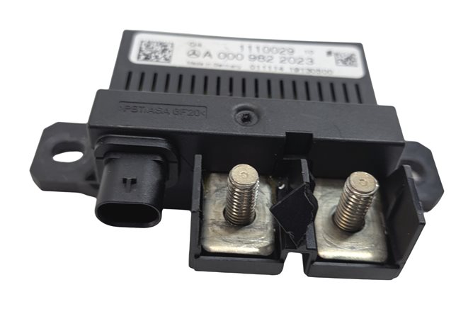 Thumbnail 2: 2015 MERCEDES E400 CONV (A207) 3.5L (276.820) ENGINE BATTERY MONITOR MODULE