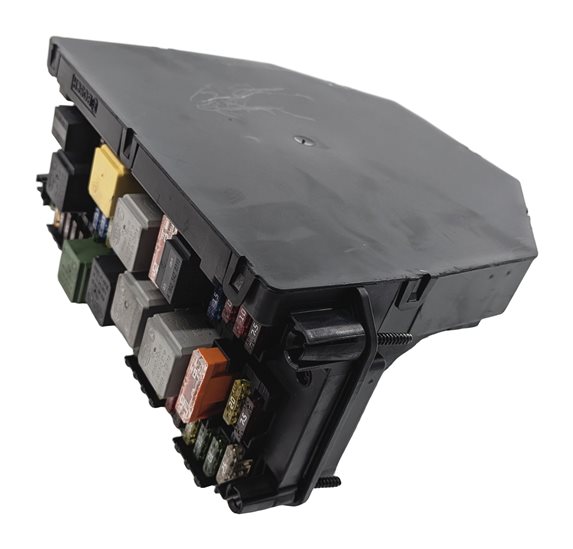 Thumbnail 5: 13-18 MERCEDES E S SL CLS W212 W222 FRONT SIGNAL ACQUISITION MODULE w/ FUSE BOX