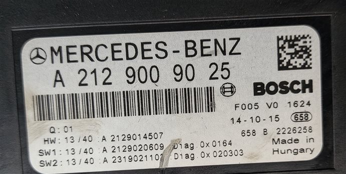 Thumbnail 6: 13-18 MERCEDES E S SL CLS W212 W222 FRONT SIGNAL ACQUISITION MODULE w/ FUSE BOX