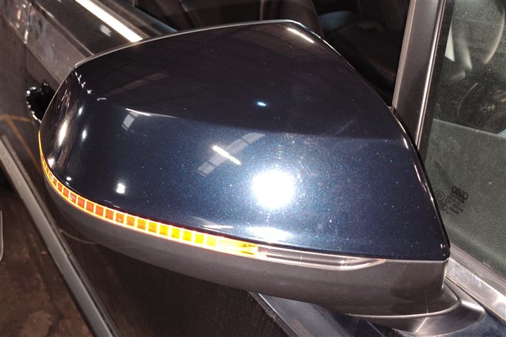 Thumbnail 2: 17-19 AUDI Q7 4M RIGHT PASSENGER P-FOLD BLIND SPOT CAMERA DOOR MIRROR (Blue)