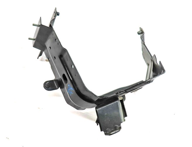 Thumbnail 2: 2017 AUDI Q7 (4M) FRONT RIGHT PASSENGER FENDER SUPPORT MOUNT BRACKET