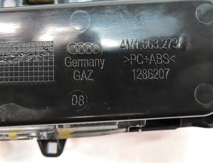 Thumbnail 8: 2017 AUDI Q7 (4M) FRONT CENTER CONSOLE ASHTRAY 12V CIGARETTE LIGHTER PORT