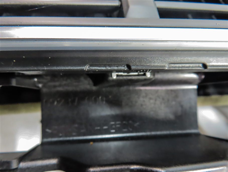 Thumbnail 8: 2017 AUDI Q7 (4M) FRONT CENTER RIGHT DASH HEAT AIR AC HVAC VENT ASSEMBLY (Black)