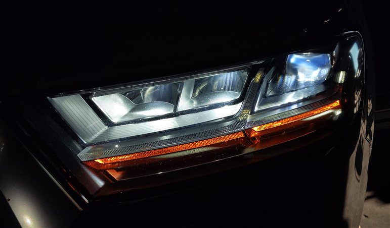 Thumbnail 2: 17-19 AUDI Q7 (4M) LEFT FRONT DRIVER DYNAMIC LED HEADLIGHT LIGHT LAMP (8Q3)