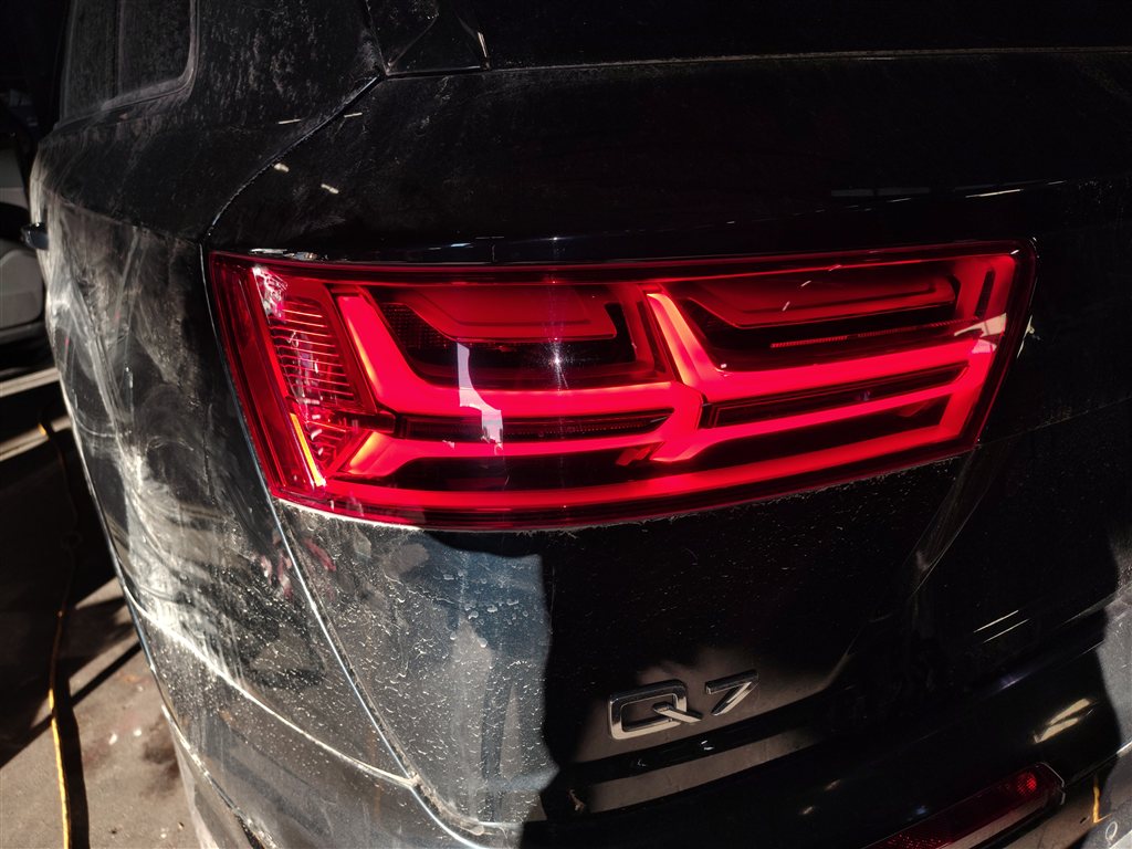 Thumbnail 2: 2017-2019 AUDI Q7 (4M) REAR LEFT DRIVER TRUNK TAILLIGHT BRAKE LIGHT LAMP (LED)