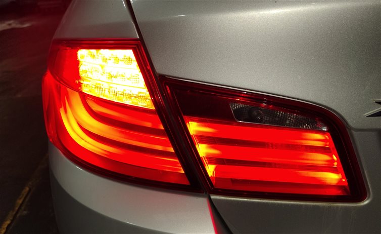 Thumbnail 2: 2011-2013 BMW 528i 535i 550i M5 (F10) LEFT REAR TRUNK LID TAILLIGHT LIGHT LAMP