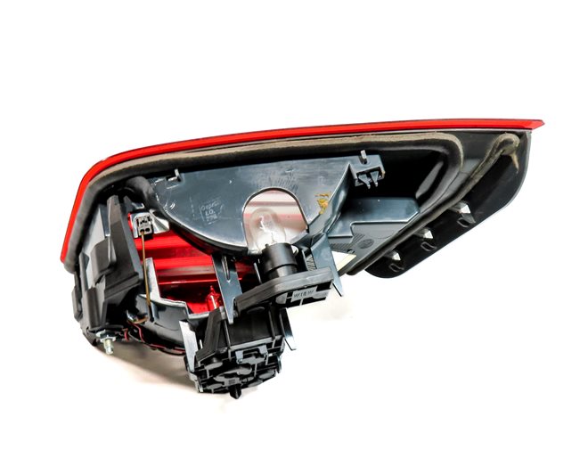 Thumbnail 4: 2011-2013 BMW 528i 535i 550i M5 (F10) LEFT REAR TRUNK LID TAILLIGHT LIGHT LAMP