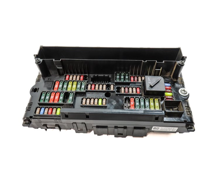 Thumbnail 2: 2012-2017 BMW 5 6 7 (F01 F06 F10) FRONT POWER DISTRIBUTION RELAY FUSE BOX