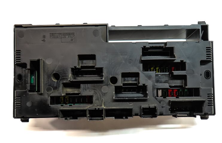 Thumbnail 4: 2012-2017 BMW 5 6 7 (F01 F06 F10) FRONT POWER DISTRIBUTION RELAY FUSE BOX