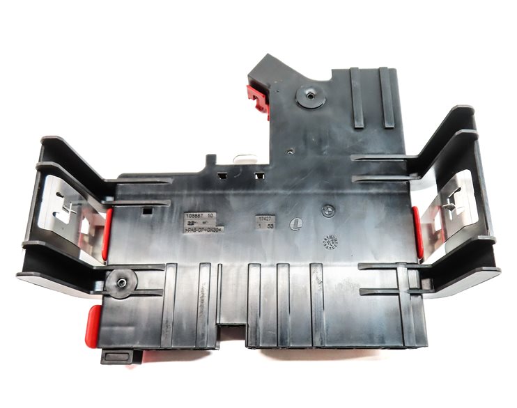 Thumbnail 4: 2013 BMW 528XI (F10) 2.0L N20 ENGINE POSITIVE BATTERY POWER DISTRIBUITION PLATE