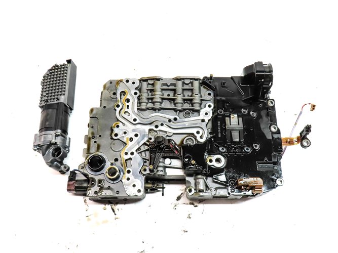 13-16 BMW ACTIVEHYBRID 3 5 F10 F30 8HP-70H AUTO TRANSMISSION VALVE BODY w/PUMP