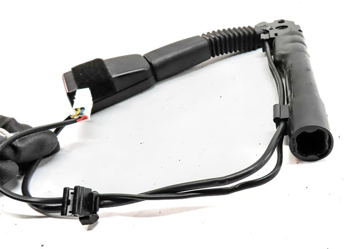 Thumbnail 5: 12-19 BMW 2 3 4 M3 (F22 F32 F33 F34 F36) FRONT RIGHT PASSENGER SEATBELT RECEIVER