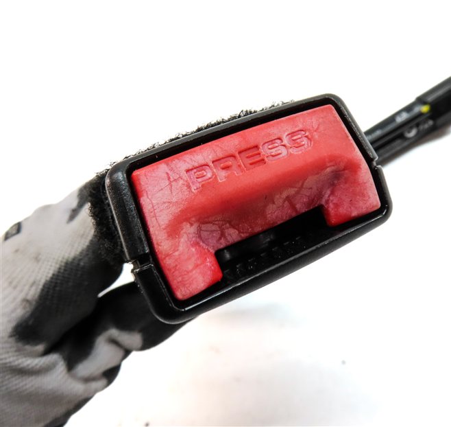 Thumbnail 7: 12-19 BMW 2 3 4 M3 (F22 F32 F33 F34 F36) FRONT RIGHT PASSENGER SEATBELT RECEIVER