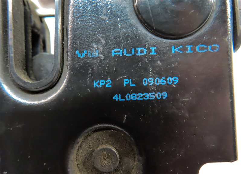 Thumbnail 8: 2010 AUDI Q7 (4L) FRONT HOOD BONNET LID LATCH w/ CABLE