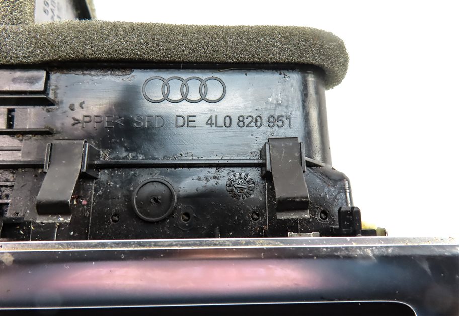 Thumbnail 5: 2010 AUDI Q7 (4L) FRONT CENTER DASH HEAT AIR AC HVAC DUAL VENT (Black)