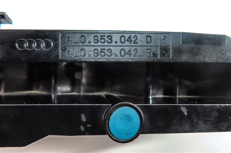 Thumbnail 5: 2010-2015 AUDI Q7 (4L) FRONT RIGHT PASSENGER TURN SIGNAL MARKER LIGHT LAMP (LED)