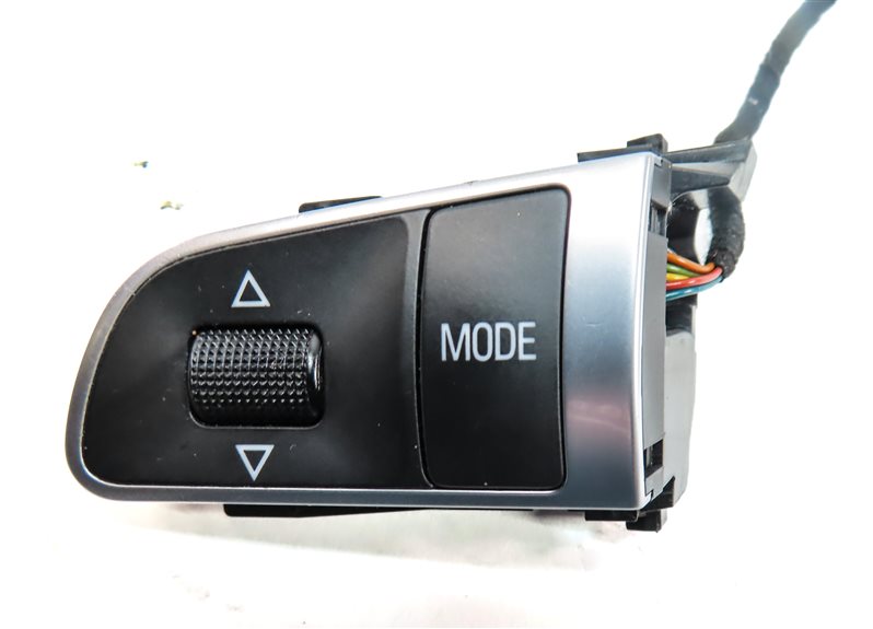 Thumbnail 4: 2010 AUDI Q7 (4L) DRIVER STEERING WHEEL MEDIA PHONE OPTION SELECT SWITCH BUTTON