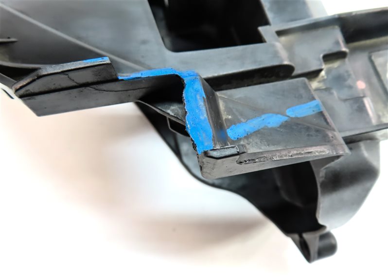 Thumbnail 6: 2010 AUDI Q7 (4L) FRONT LEFT DRIVER HEADLIGHT HEAD LIGHT LAMP MOUNT BRACKET
