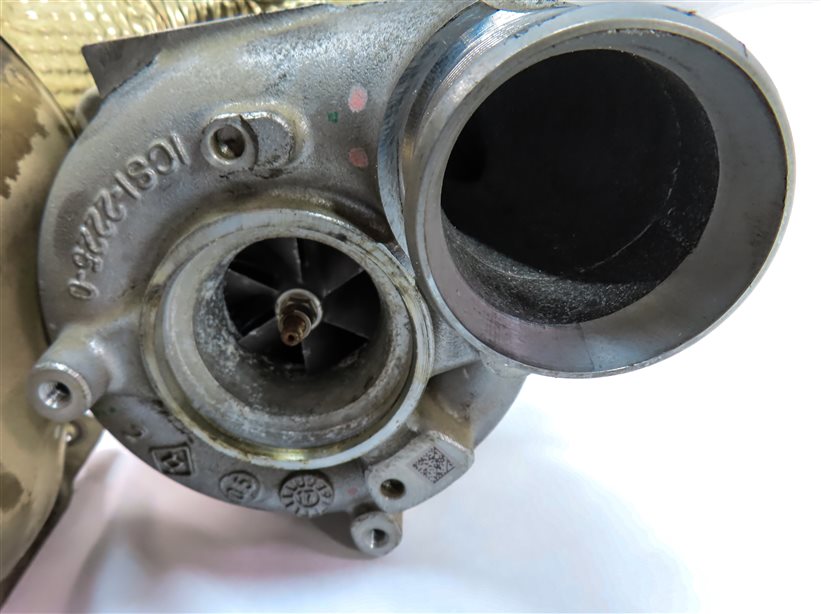Thumbnail 5: 13-18 AUDI A8 S6 S7 S8 (D4 4H C7 4GH) 4.0L TURBO ENGINE RIGHT TURBO TURBOCHARGER