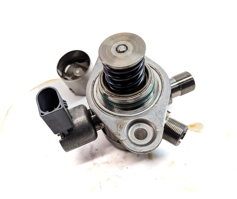 Thumbnail 7: 11-20 MERCEDES E S SL GL (W205 W166 W212 X166 X253) RIGHT MECHANICAL FUEL PUMP