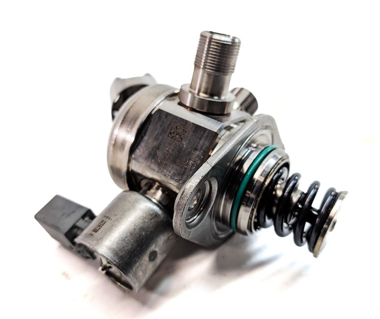 Thumbnail 3: 11-20 MERCEDES E S SL GL (W205 W166 W212 X166 X253) V8 LEFT MECHANICAL FUEL PUMP