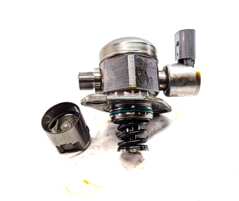 Thumbnail 5: 11-20 MERCEDES E S SL GL (W205 W166 W212 X166 X253) V8 LEFT MECHANICAL FUEL PUMP