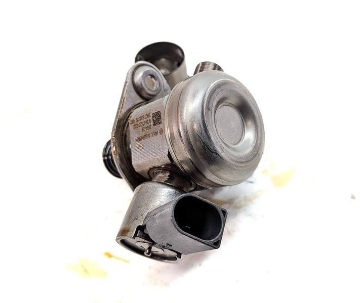 Thumbnail 6: 11-20 MERCEDES E S SL GL (W205 W166 W212 X166 X253) V8 LEFT MECHANICAL FUEL PUMP