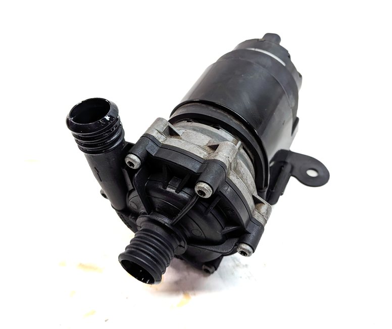 Thumbnail 3: 2013 MERCEDES GL550 (X166) 4.6L (278.928) ENGINE AUXILIARY WATER COOLANT PUMP