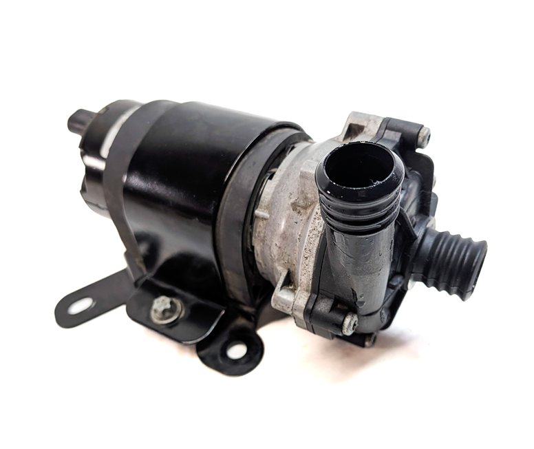 Thumbnail 4: 2013 MERCEDES GL550 (X166) 4.6L (278.928) ENGINE AUXILIARY WATER COOLANT PUMP